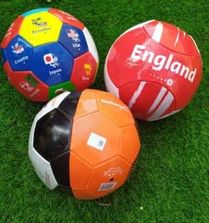 כדורי רגל (צבע אקראי)