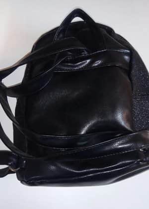 1תיק גב קטן מעוצב