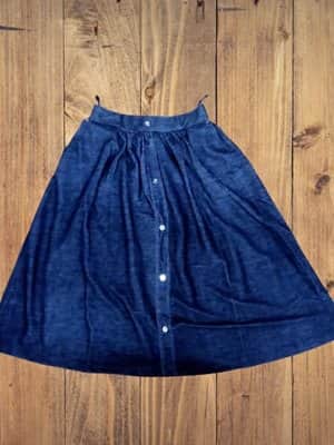 חצאית דמיו גינס TAMTAM- יפה עם דוגמת כפתורים.